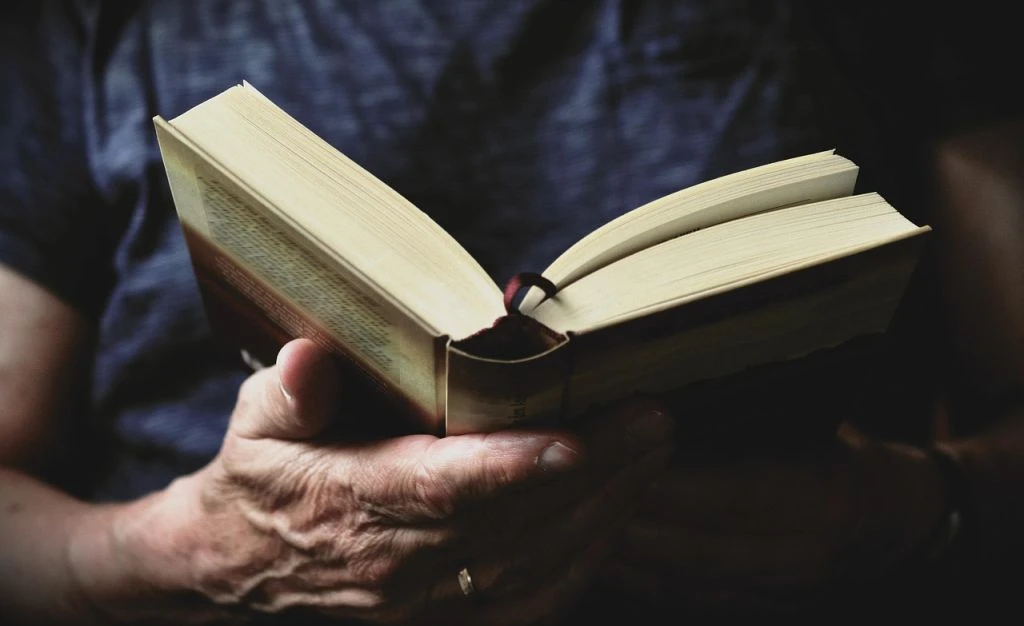 Чому запах старих книжок подобається багатьом людям