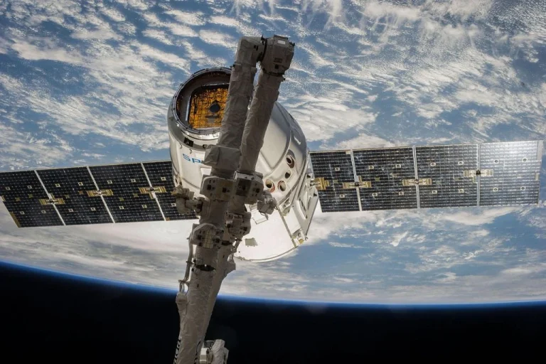 Ракета SpaceX вріжеться в Місяць: що станеться після удару